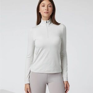 Vuori Halo Essential Half Zip in Salt Heather Sz Xsmall
